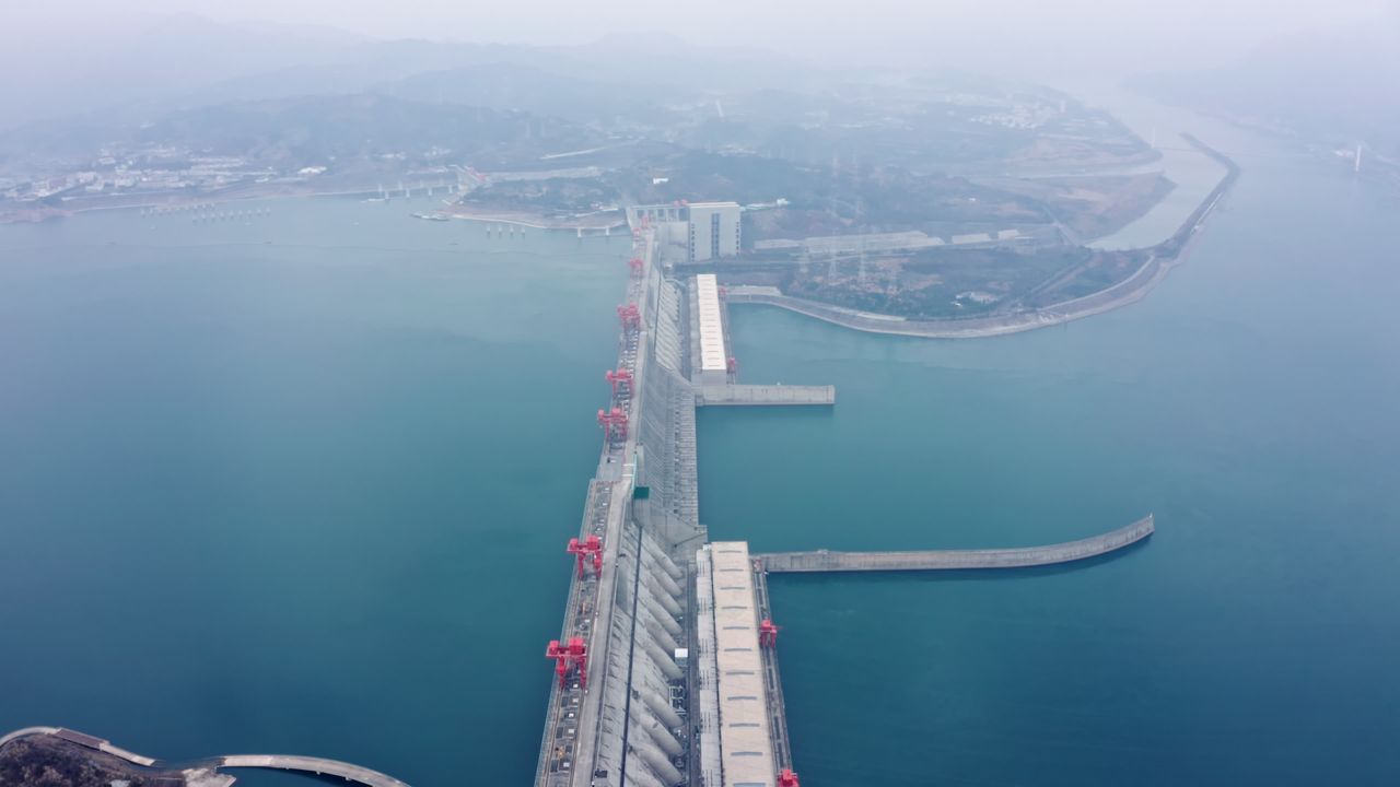 湖北宜昌三峡大坝水电站航拍视频