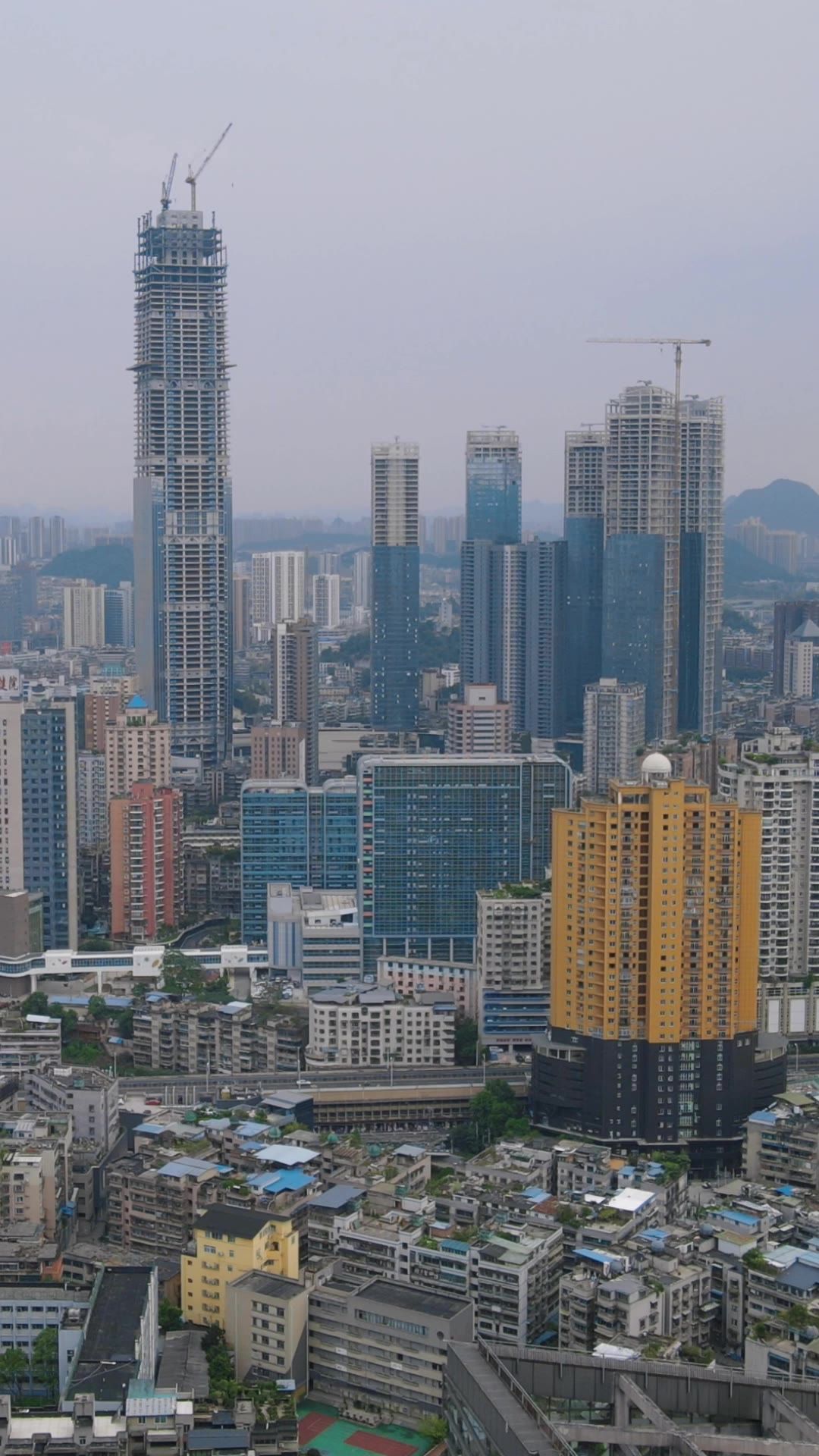 贵州贵阳城市风光竖屏航拍 