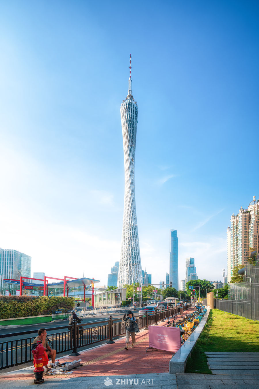 广州塔下的都市风光