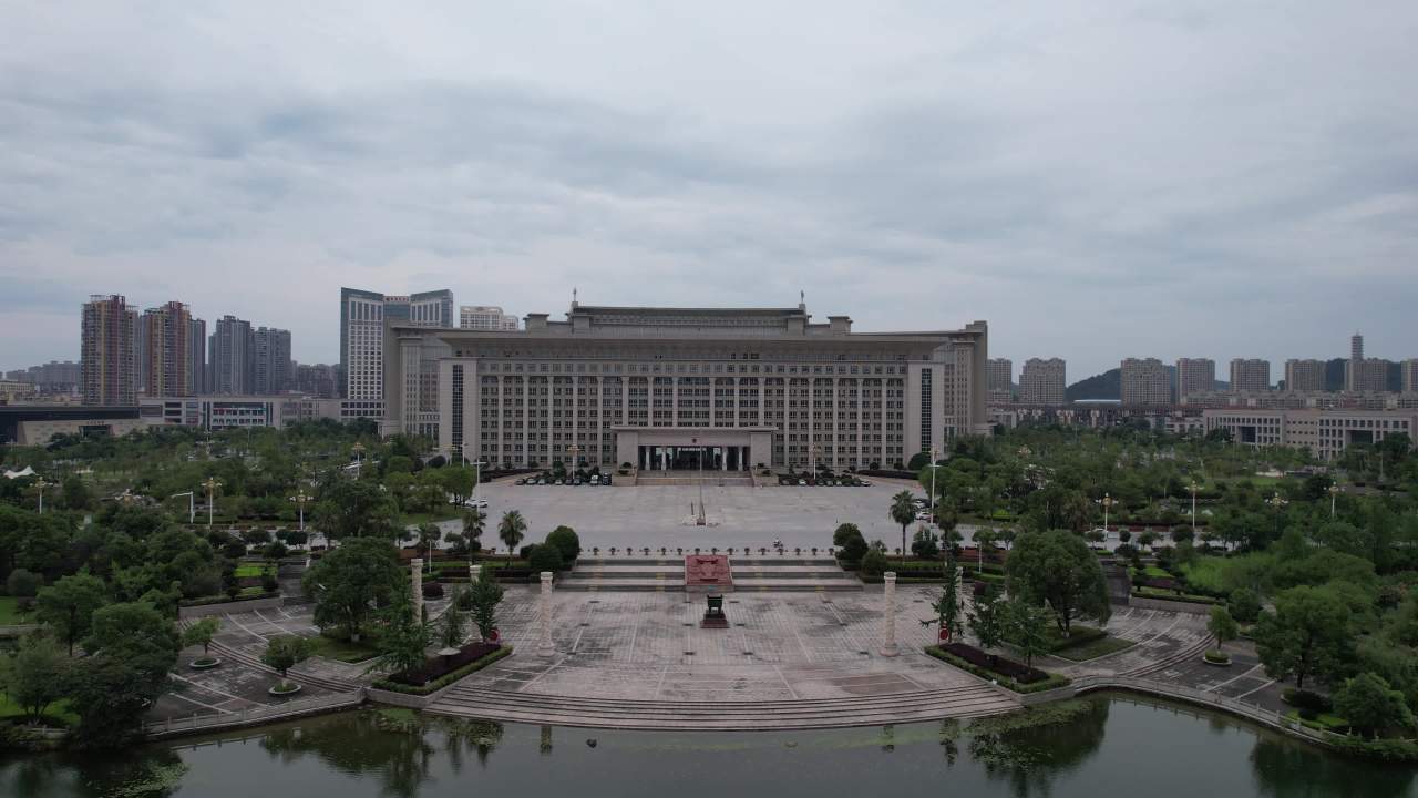 城市中心的宏伟建筑