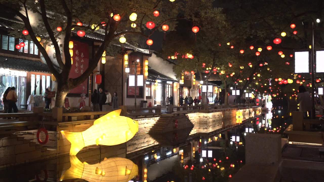 夜色中的古街