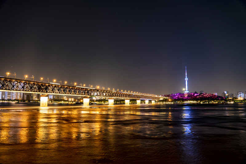 湖北武汉长江大桥夜景灯光