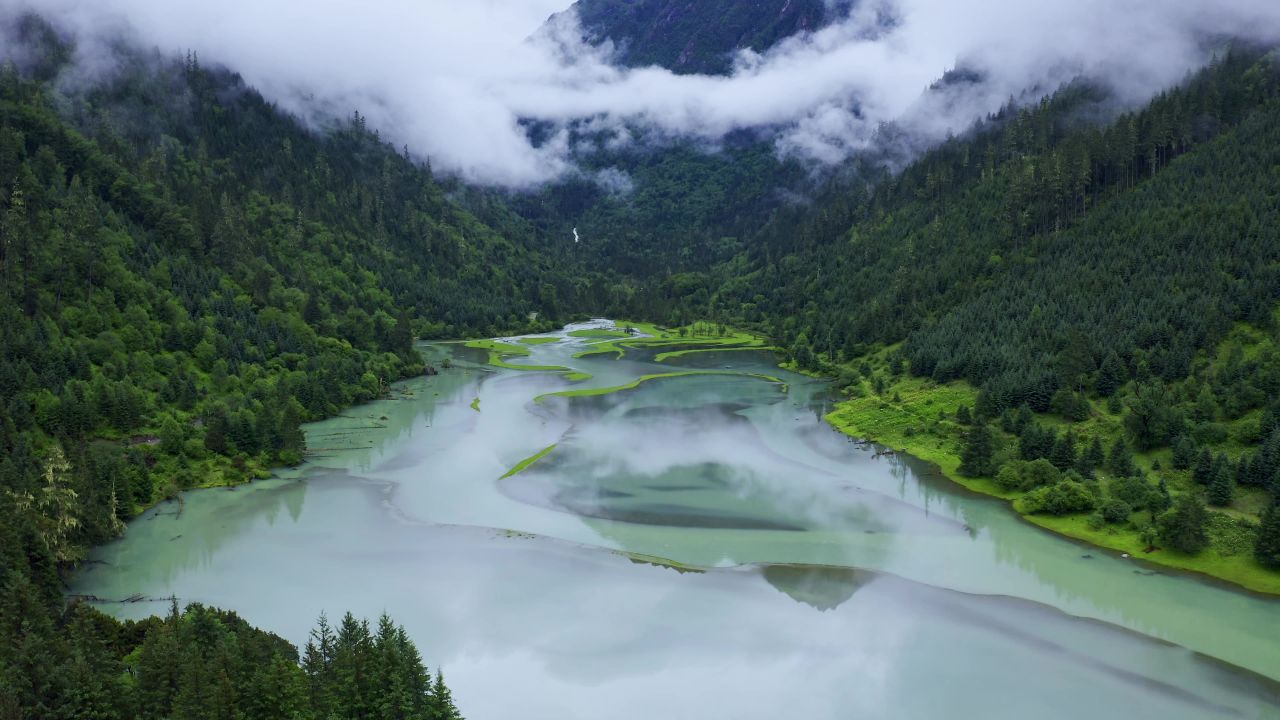 航拍川西莲花湖月亮湾湿地风景