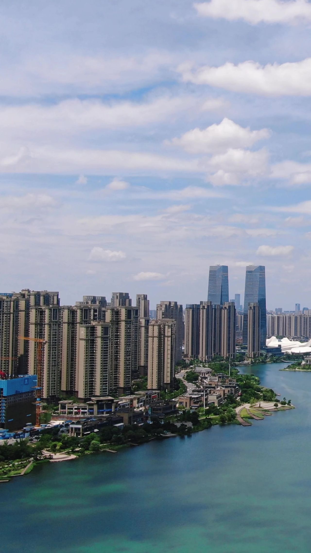 湖南长沙梅溪湖风光竖屏航拍 