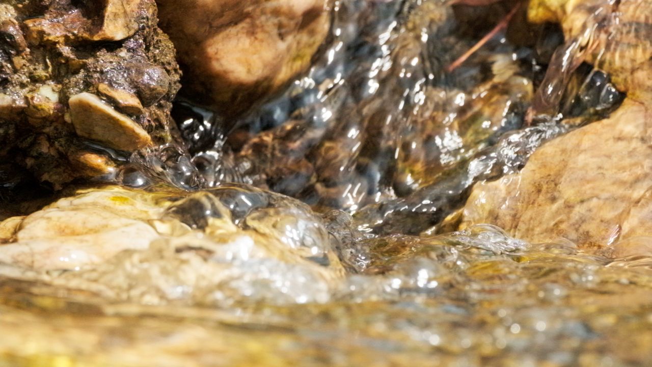 泉水小溪瀑布4K实拍镜头
