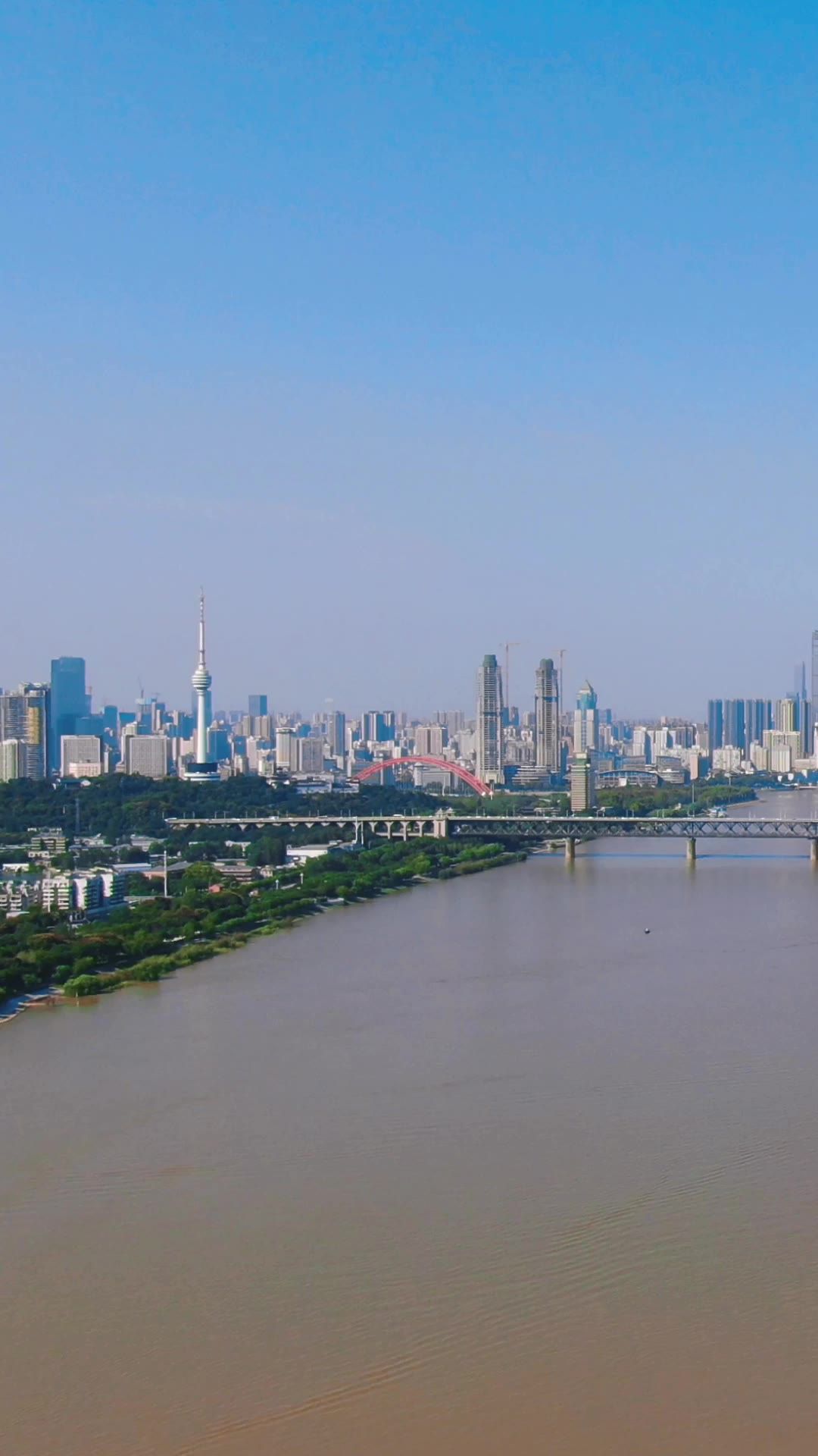 城市航拍武汉长江大桥竖屏