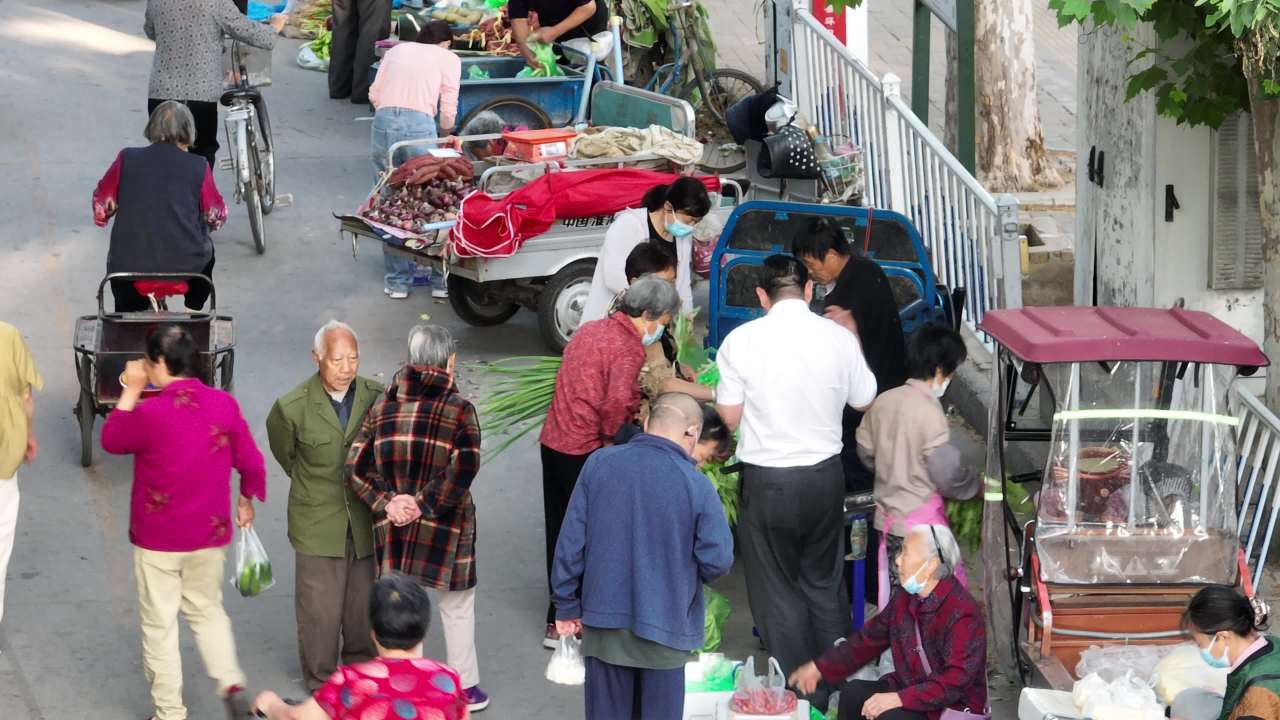 热闹的社区市场
