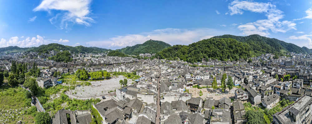 航拍湖南湘西凤凰古城全景图