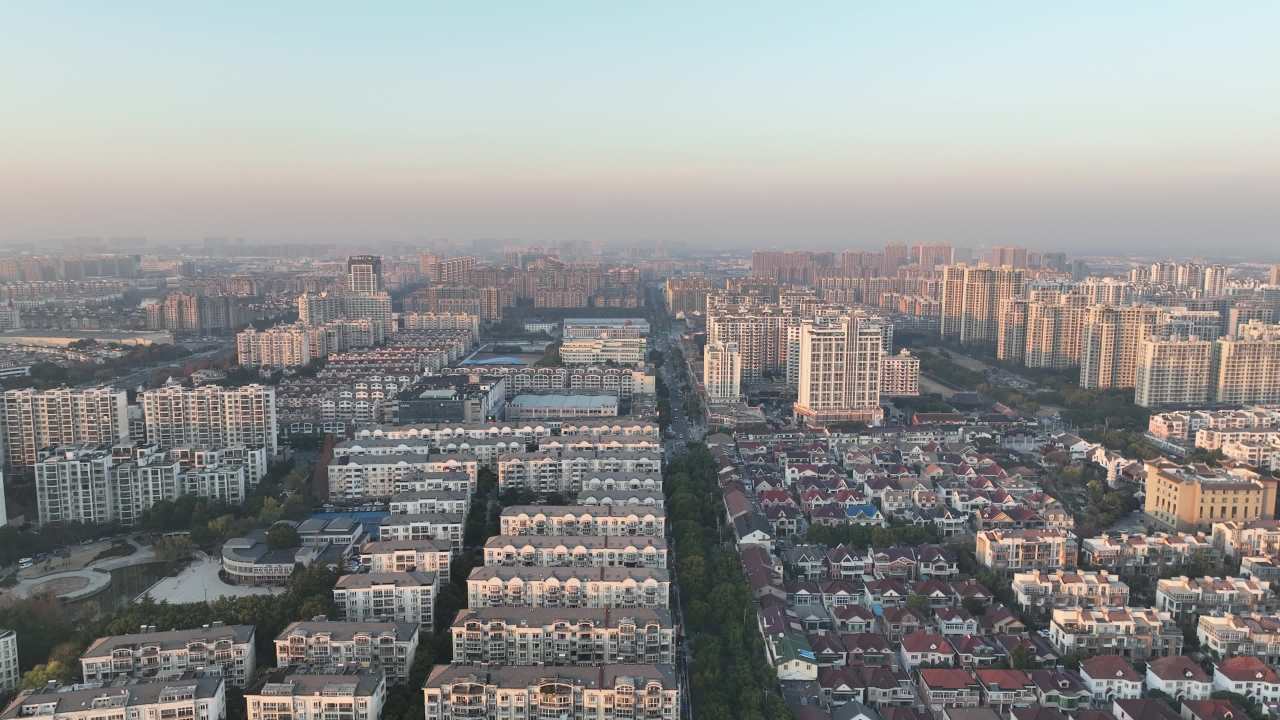 4K航拍昆山城市冬日日落风光建筑大景 7