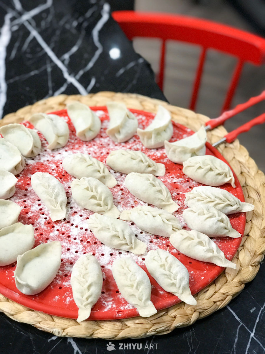 自制饺子待煮