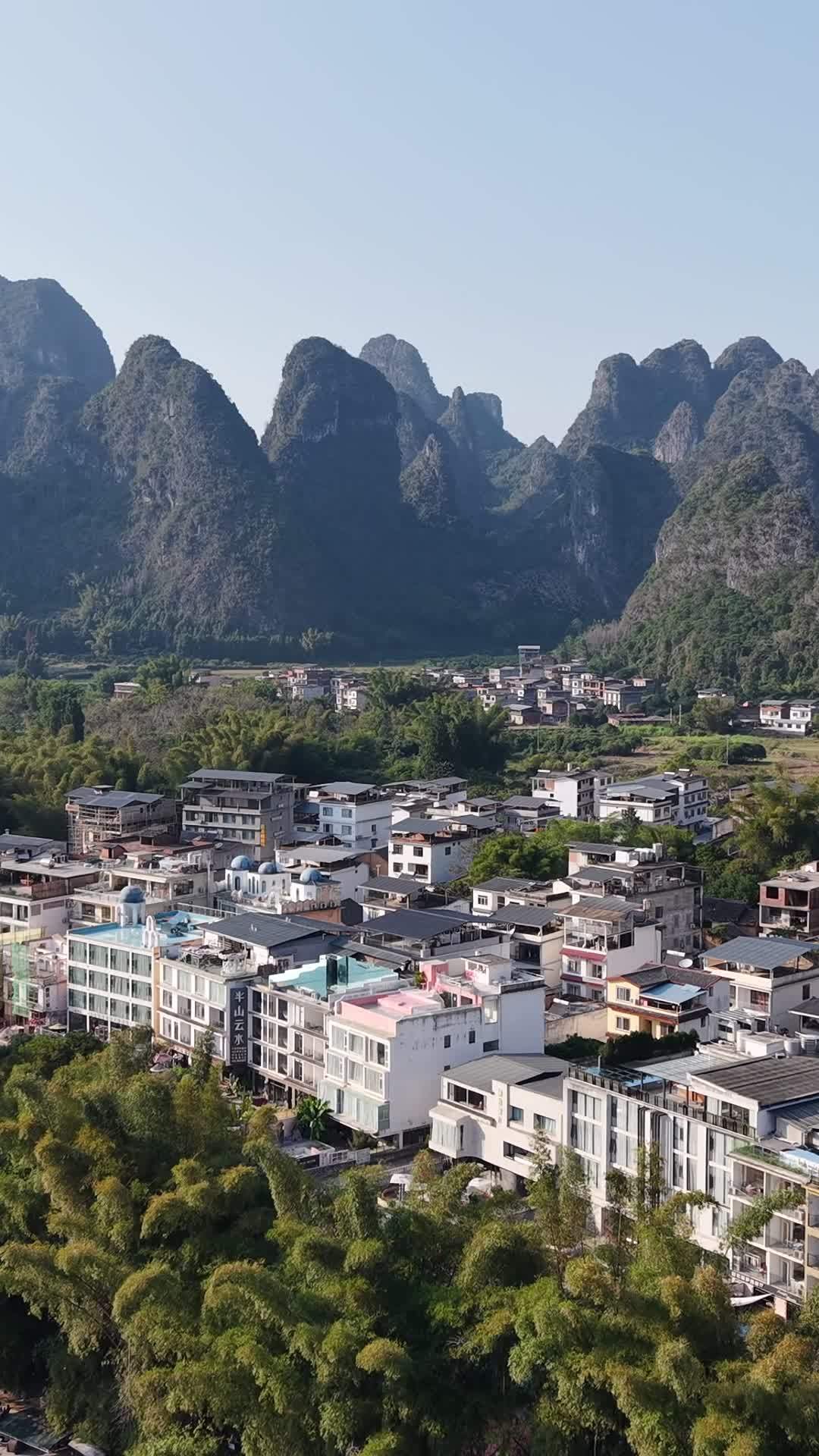 山间静谧村庄