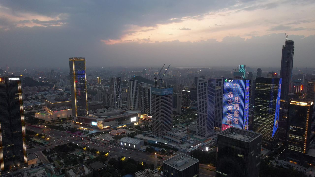 山东城市夜幕降临夜景灯光济南经十路商务中心金融中心航拍 