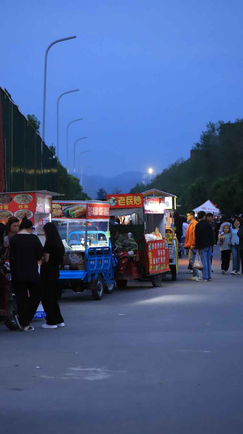 路边小推车