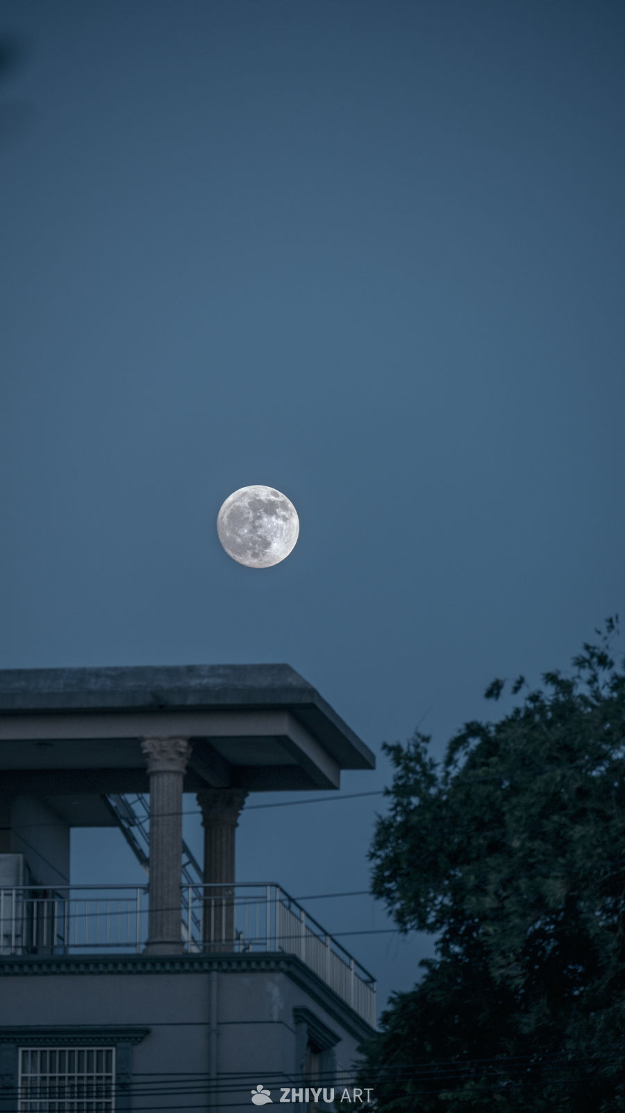 月下城市静谧夜