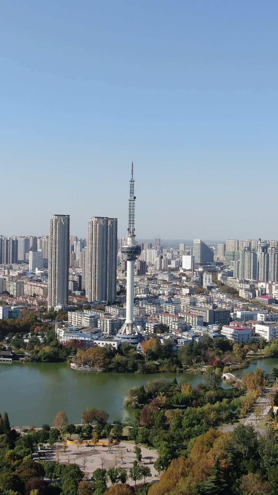 秋日城市全景