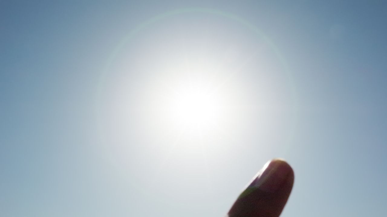 用手触摸太阳向往希望 4