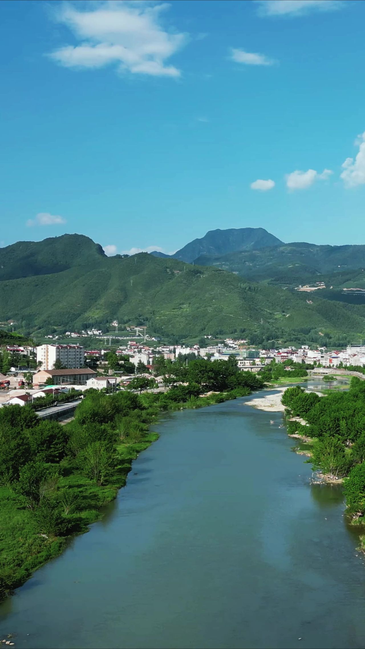  青山绿水自然风景竖屏航拍