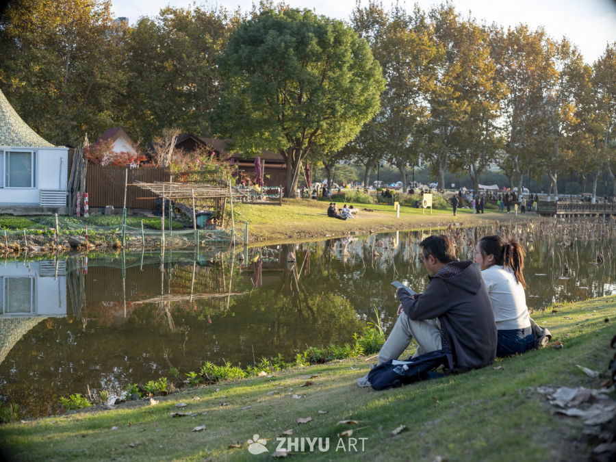 湖畔秋日闲情时光