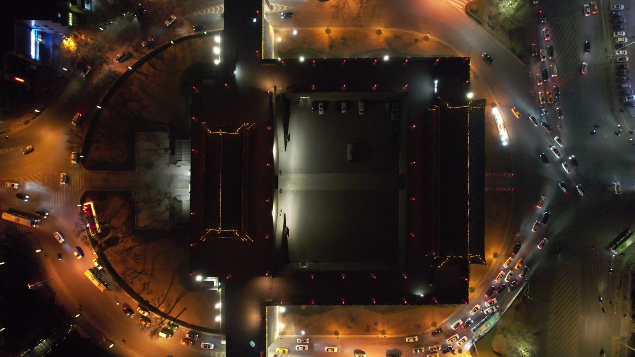 西安古城墙长乐门夜景灯光航拍