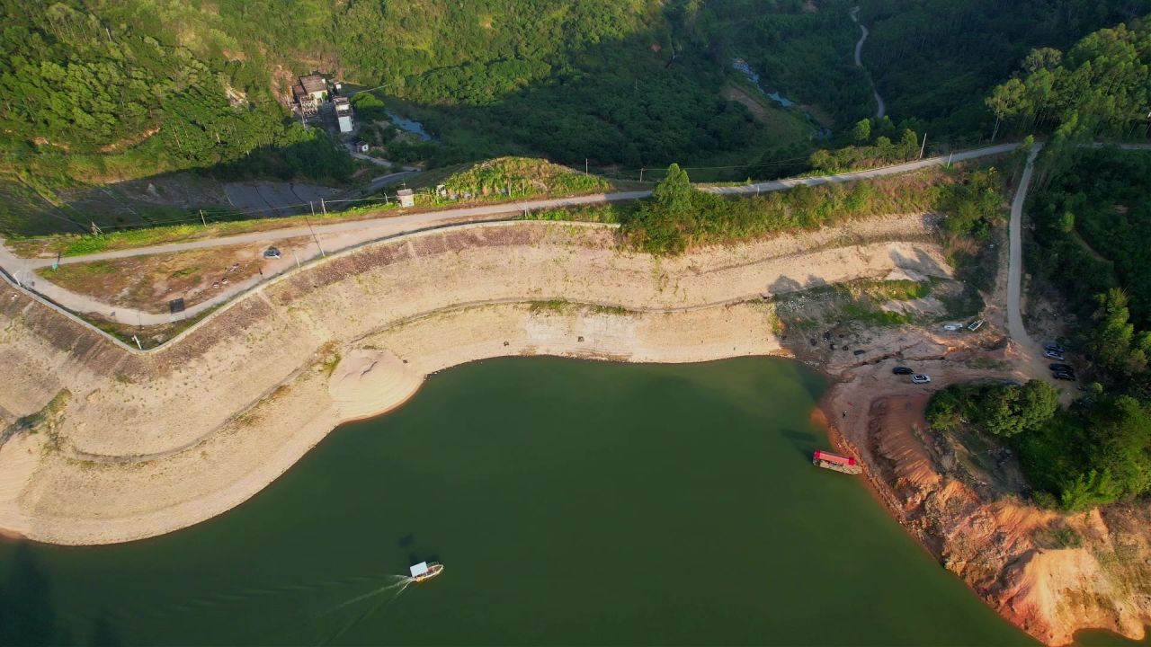 航拍山间水库景观 12