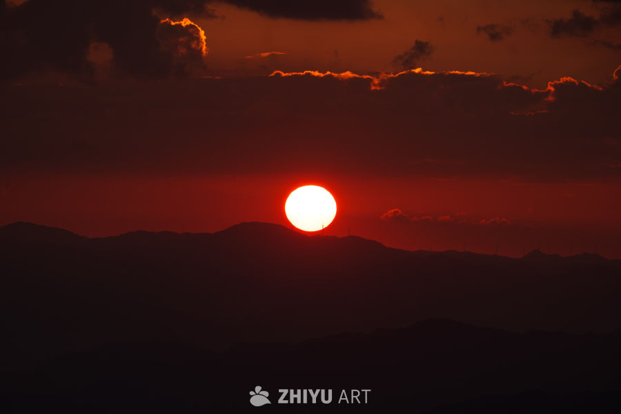 壮丽的日落剪影