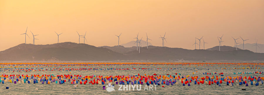 日落下的海上风电与养殖