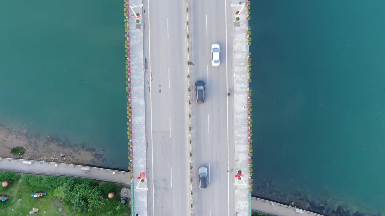 城市河流跨河大桥交通航拍