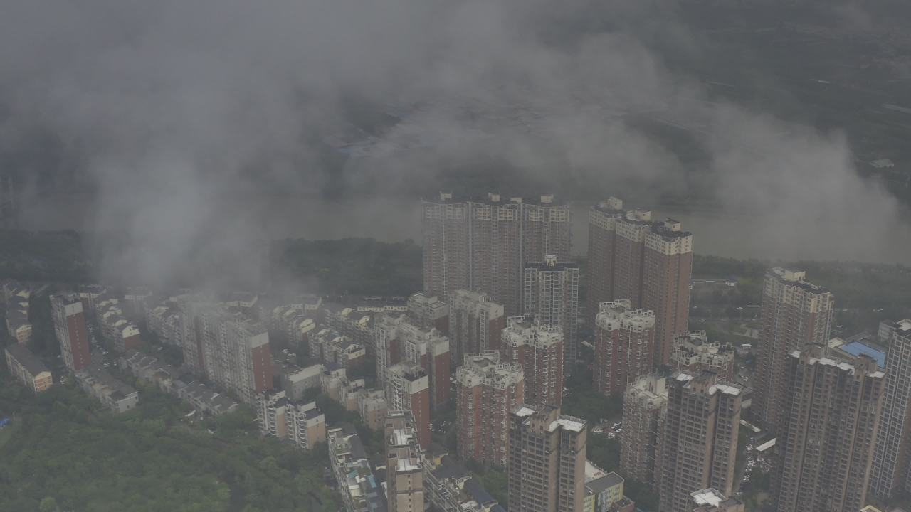 城市在云海中