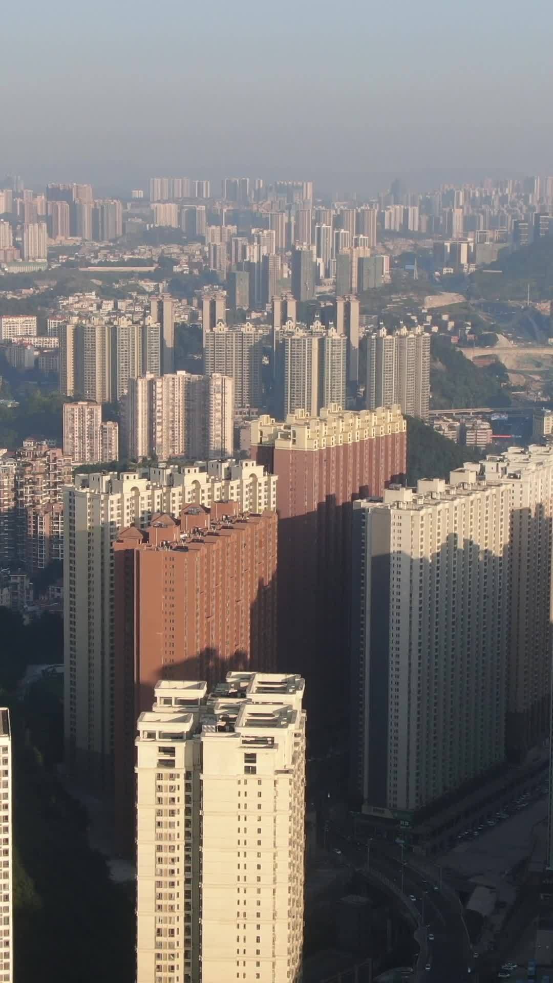 夕阳下的城市天际线