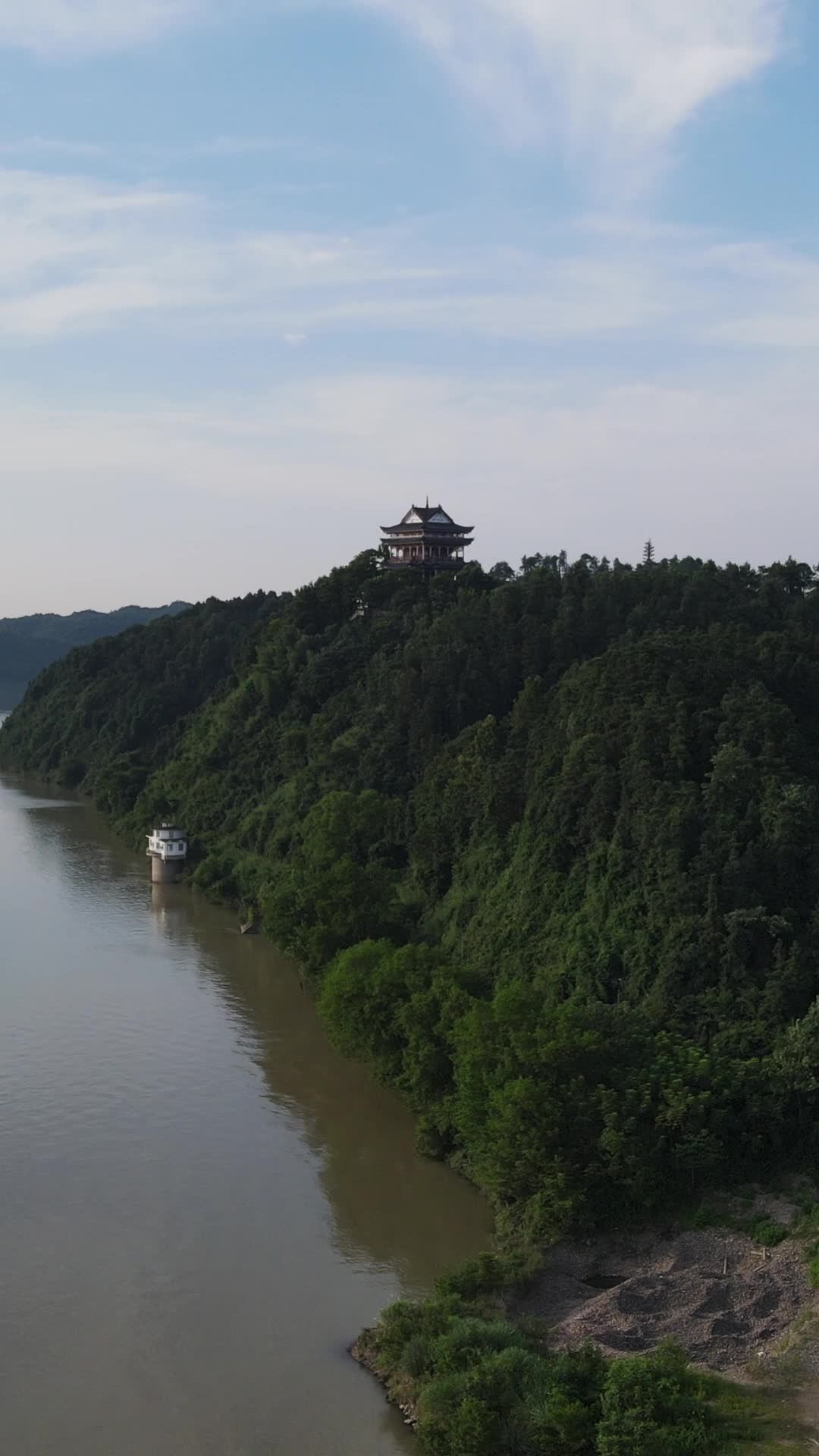 山林古塔静谧景