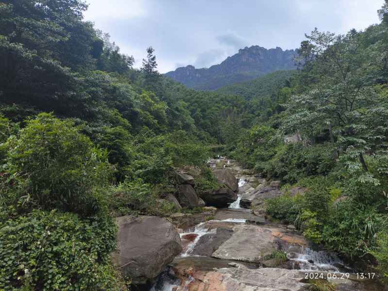 武功山的溪水