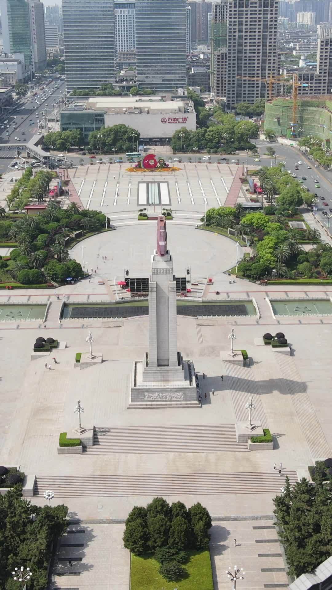 城市中心的纪念碑广场