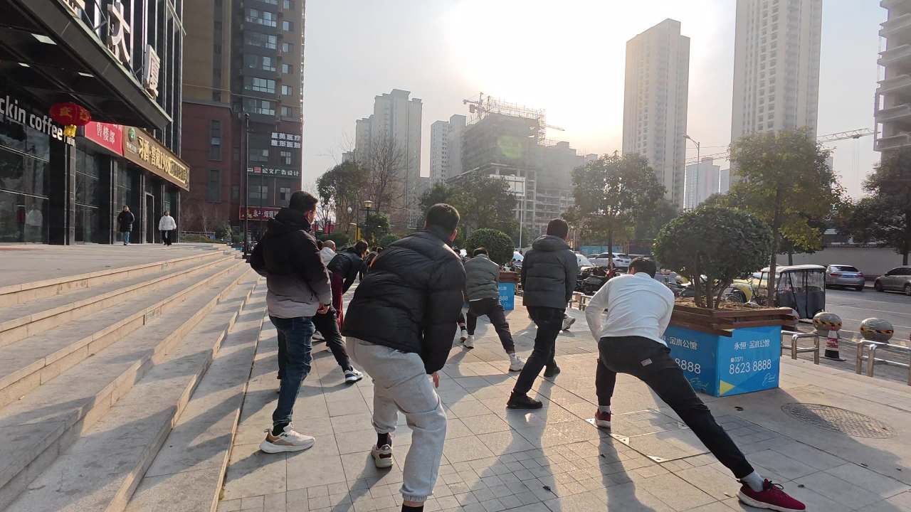 城市广场晨练