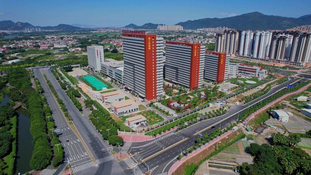 航拍漳州市医院景观