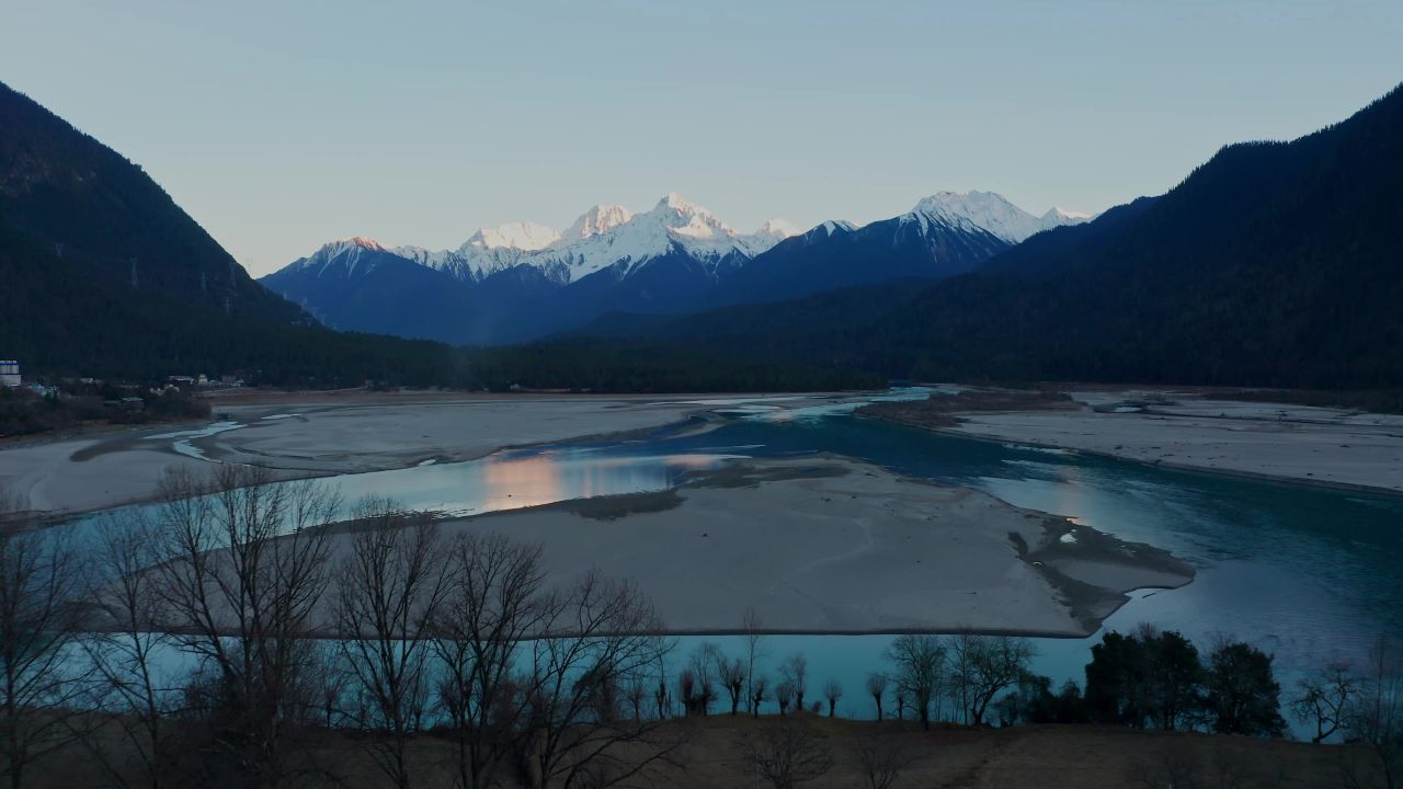 航拍西藏古乡湖风景