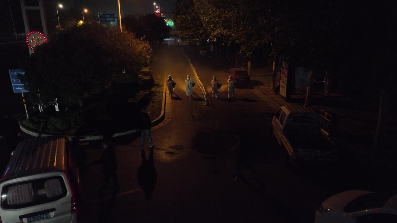 夜间街道消毒行动