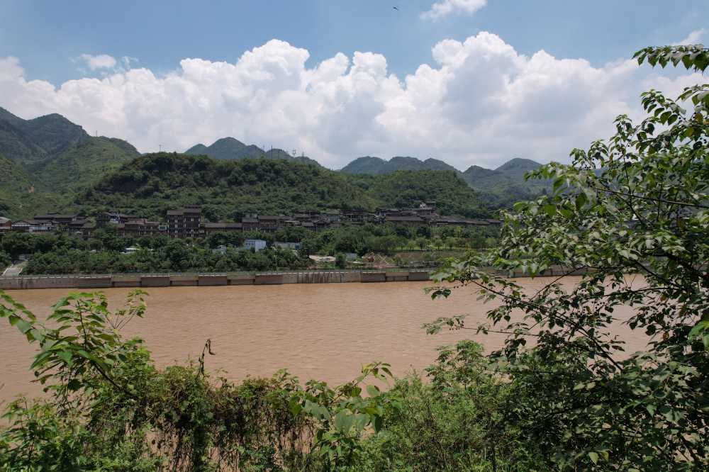 对岸