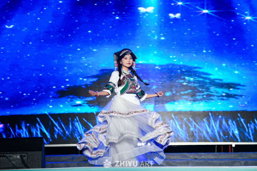 少数民族美女  少数民族服饰走秀 3