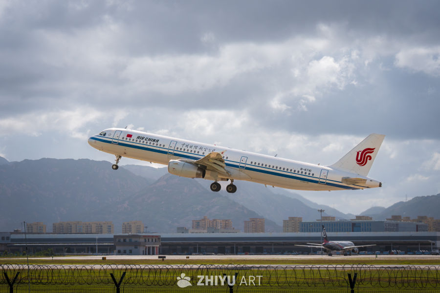 国航飞机腾空而起