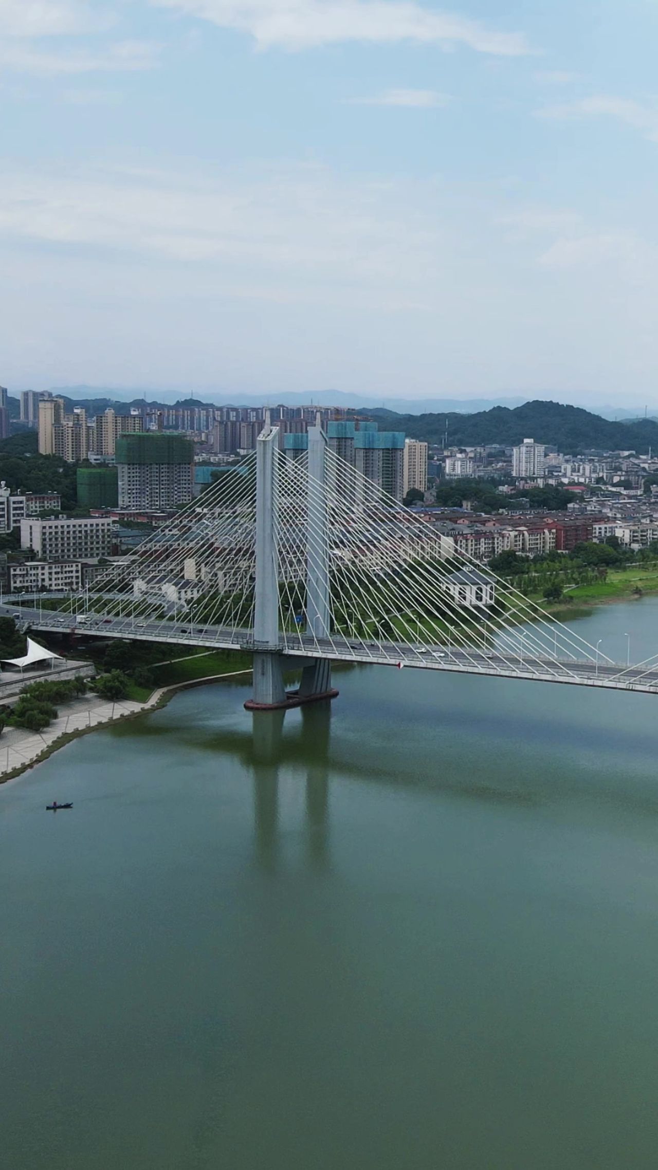 城市航拍湖南益阳溪流湾大桥竖屏