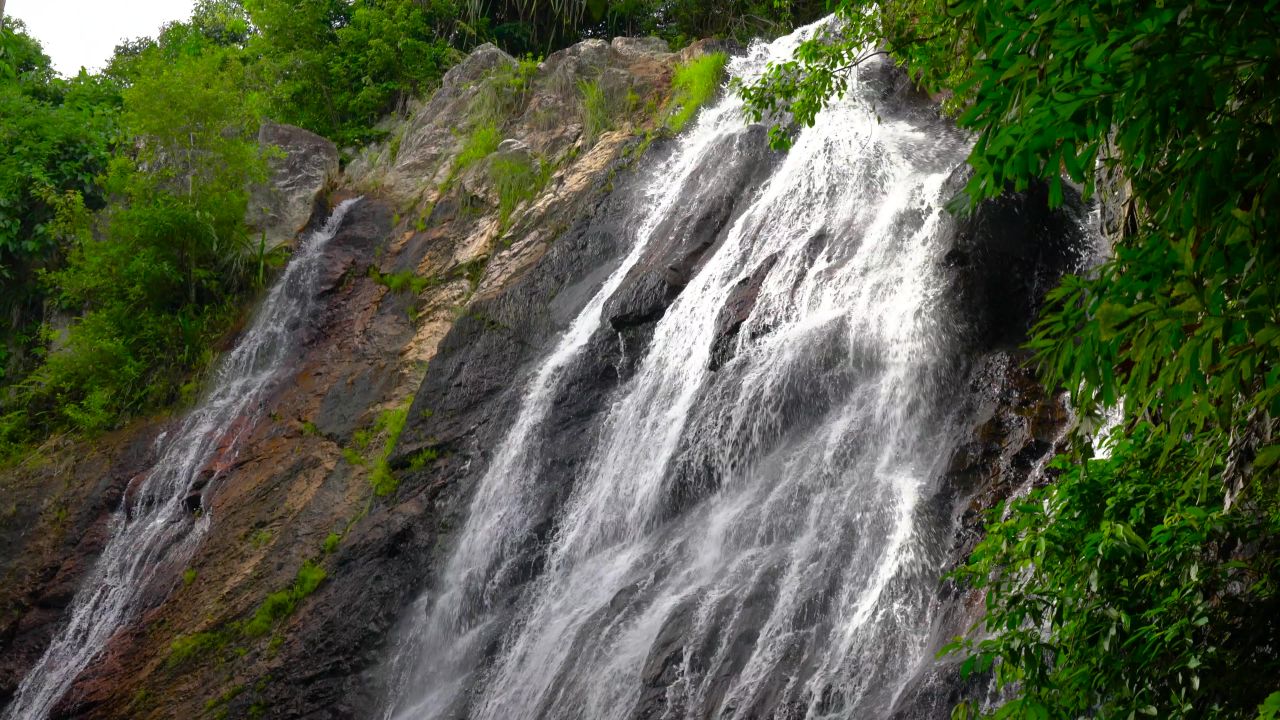 4K航拍流水山水青山绿水自然