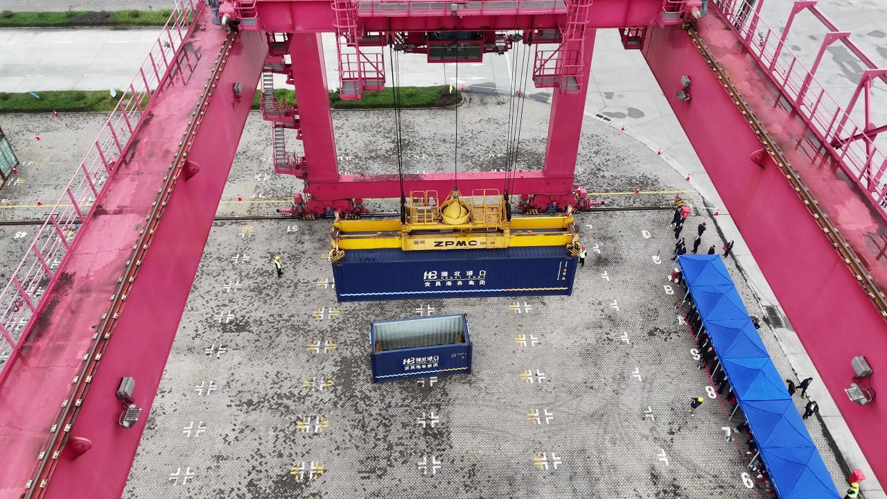 港口集装箱装卸作业