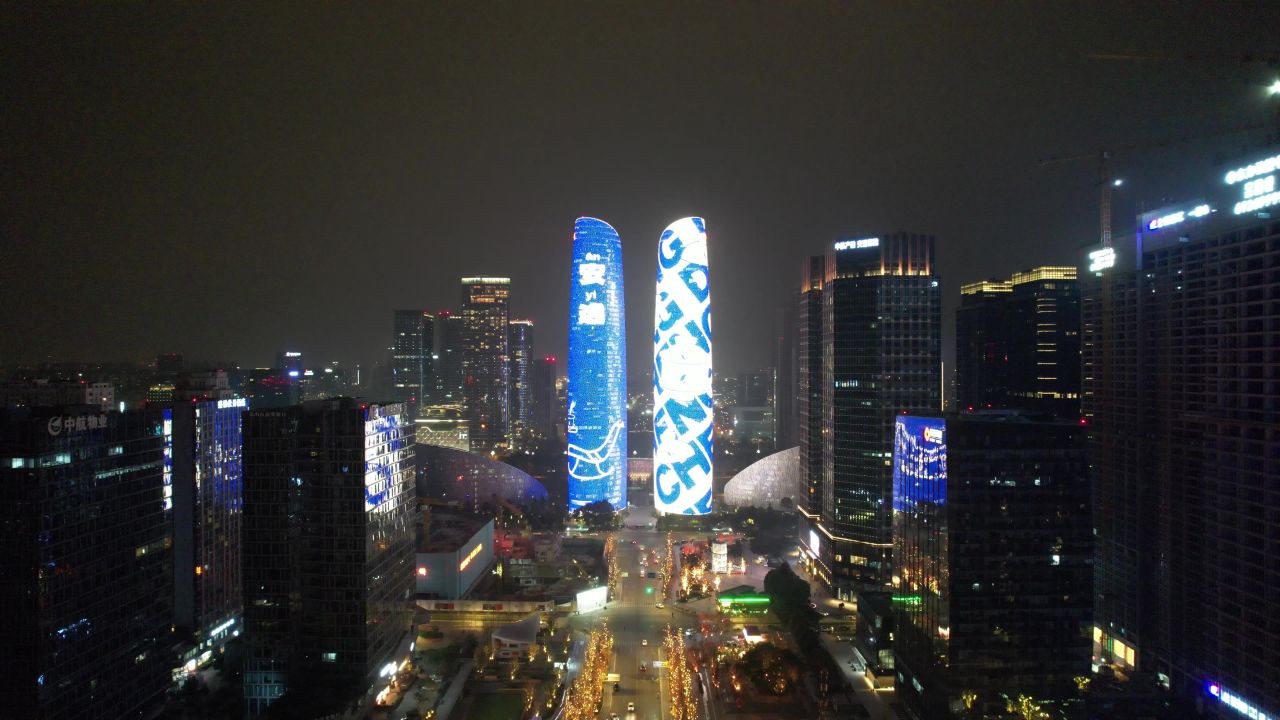 成都金融中心双子塔夜景灯光航拍
