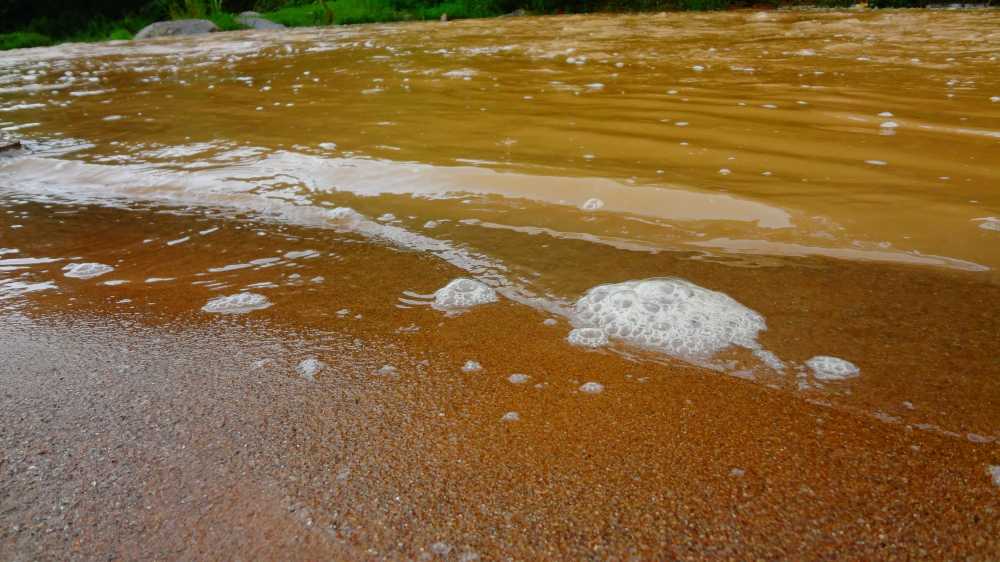 夏季雨后的洪流 10