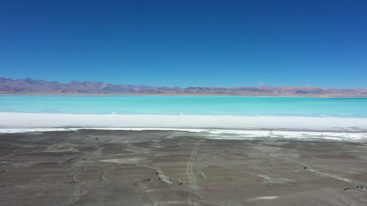 航拍结晶了的西藏扎布耶茶卡盐湖