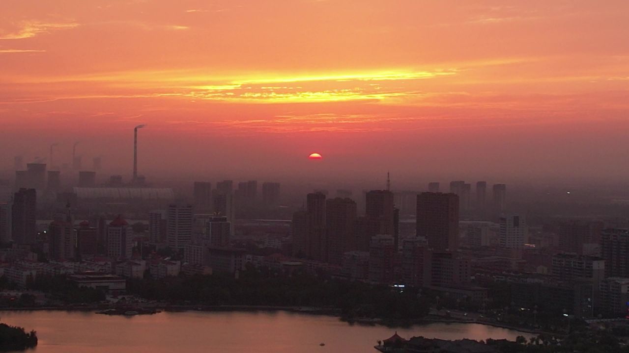 城市夕阳晚霞火烧云夜景降临山东聊城 