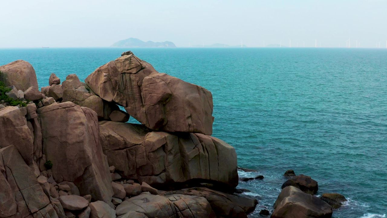 珠海东澳岛二四年十月份海边巨石