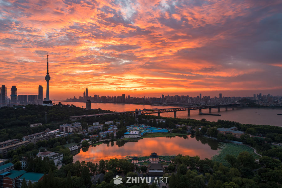 武汉长江大桥朝霞