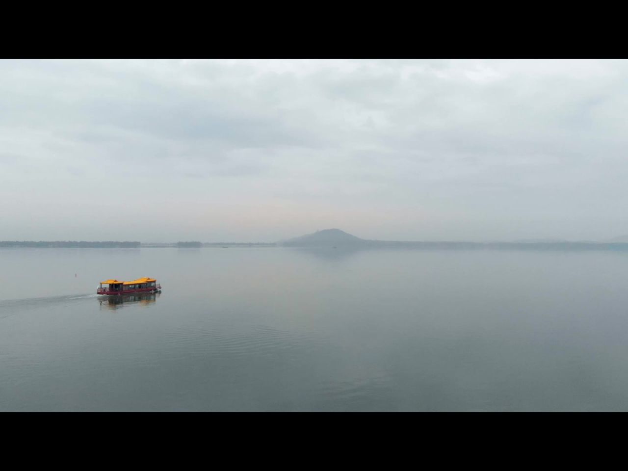 游船航拍1