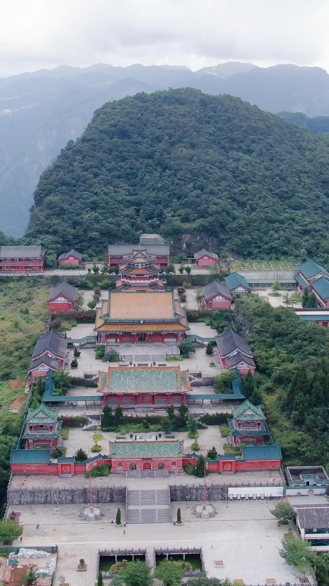 旅游景区张家界天门山寺竖屏航拍